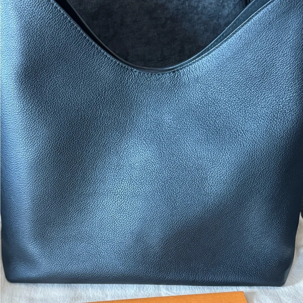 Louis Vuitton Noir Lockme Leather Shoulder Hobo with Silver LV Emblem - Picture 10 of 16